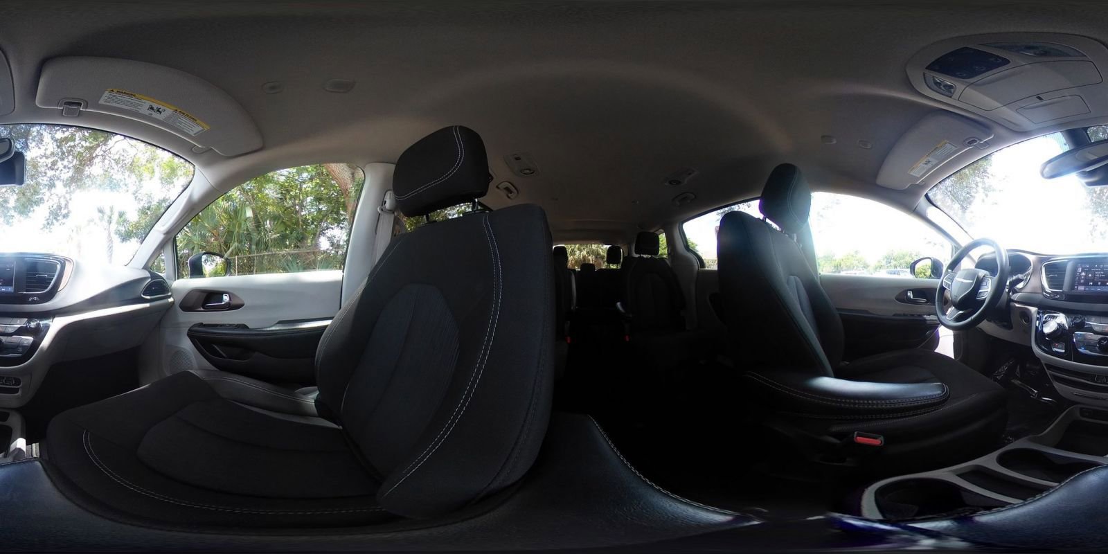 Used 2023 Chrysler Voyager LX FWD image 45
