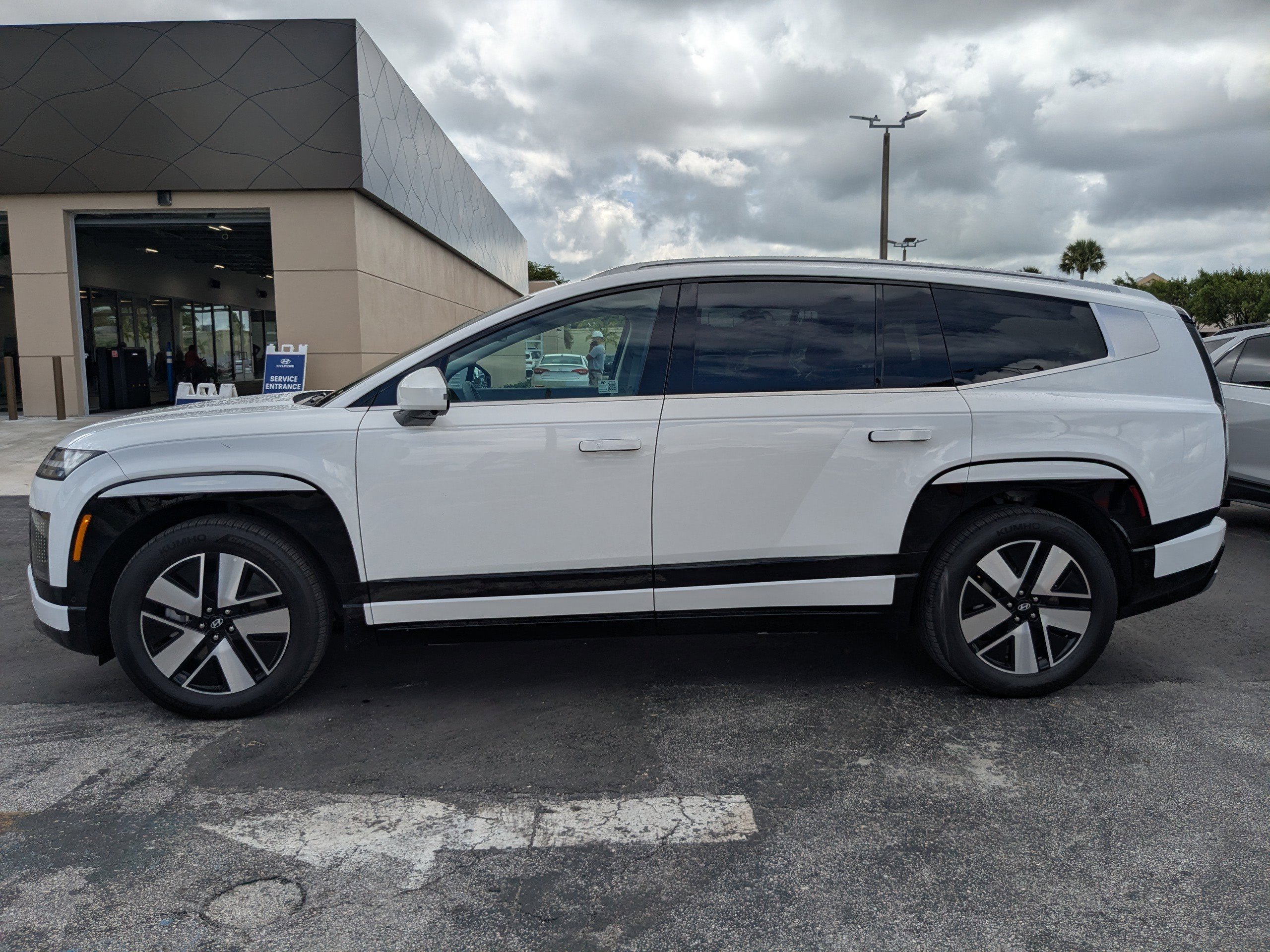 New 2026 Hyundai Ioniq 9 SEL image 7