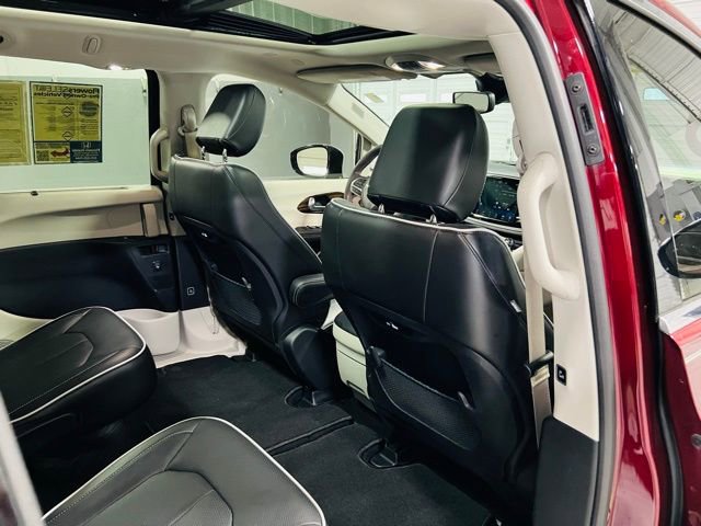 Used 2023 Chrysler Pacifica Limited image 31