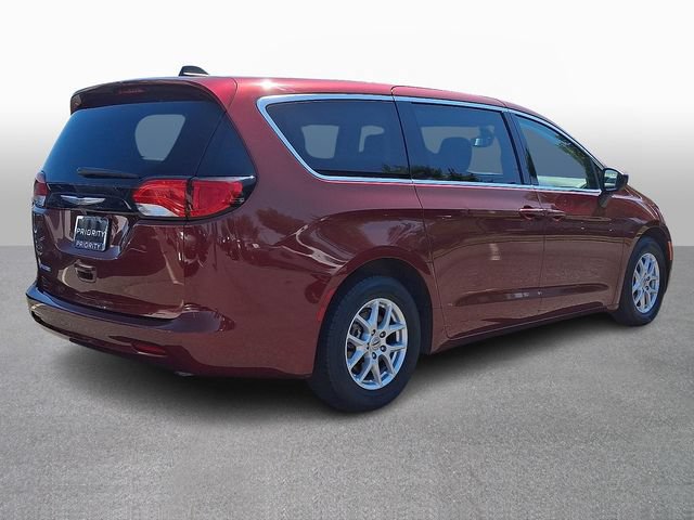 Used 2023 Chrysler Voyager LX FWD image 4