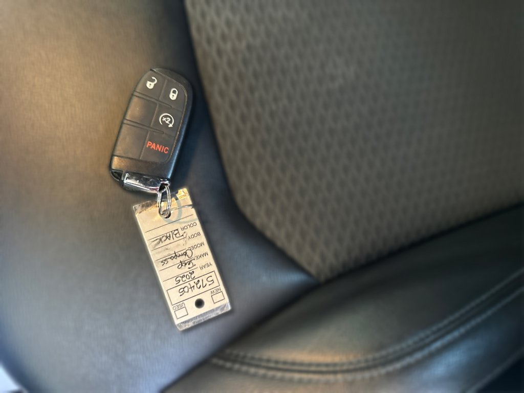 Used 2025 Jeep Compass Latitude AWD/4WD image 33