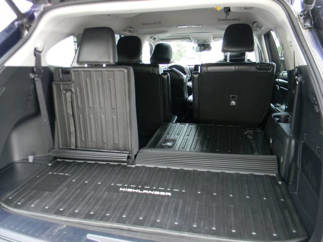 Used 2023 Toyota Highlander XLE AWD/4WD image 24