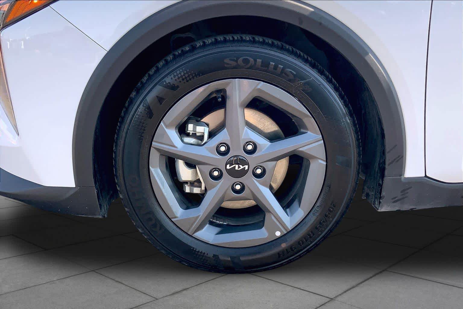 Used 2025 Kia K4 FWD image 11