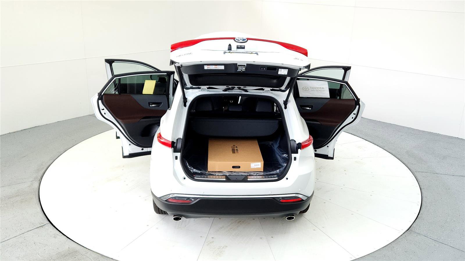 Used 2024 Toyota Venza XLE image 19