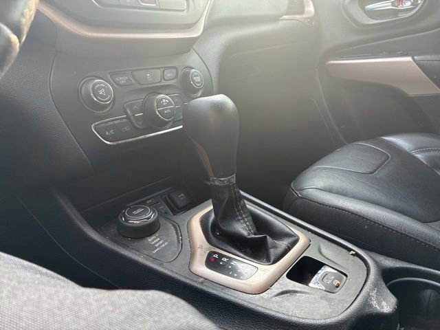 Used 2018 Jeep Cherokee Limited AWD/4WD image 24
