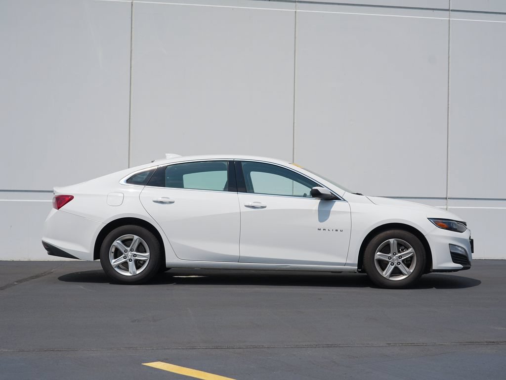 Used 2023 Chevrolet Malibu LT w/ Driver Confidence Package FWD image 2