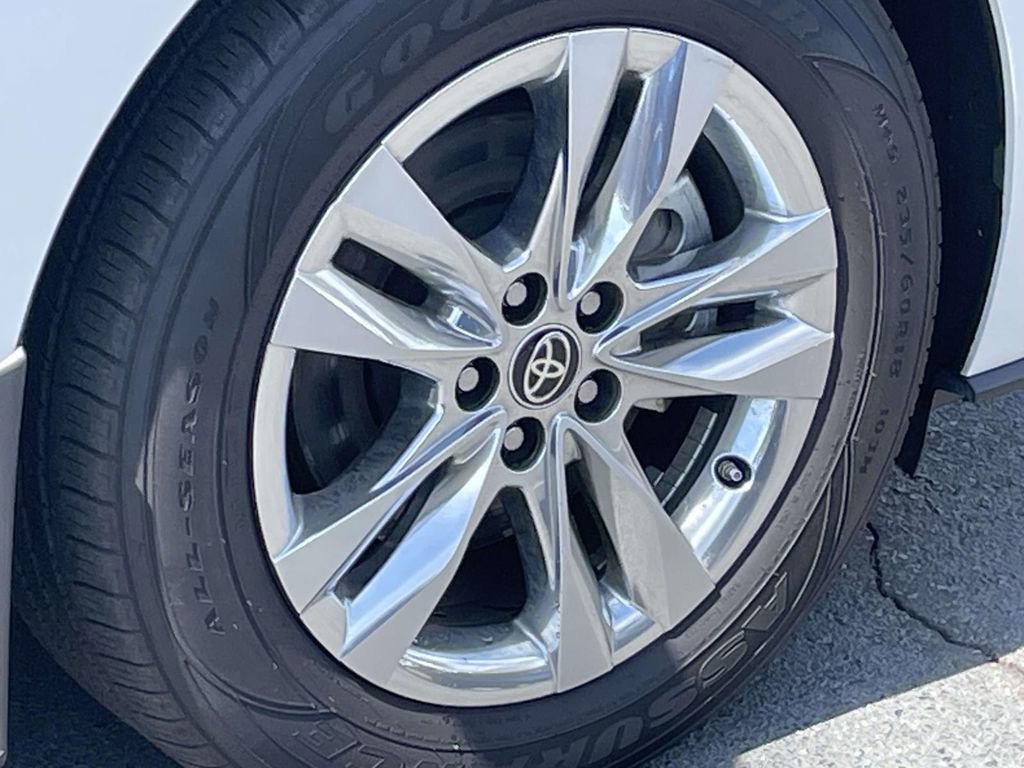 Used 2023 Toyota Sienna Limited image 12