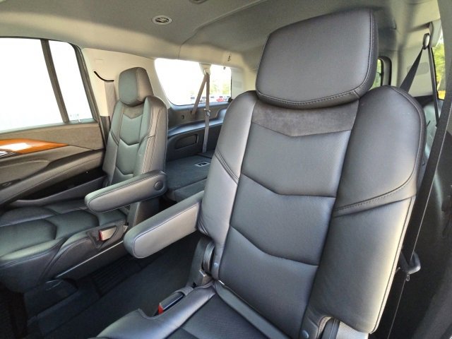 Used 2019 Cadillac Escalade ESV Luxury w/ Escalade Sport Edition image 15