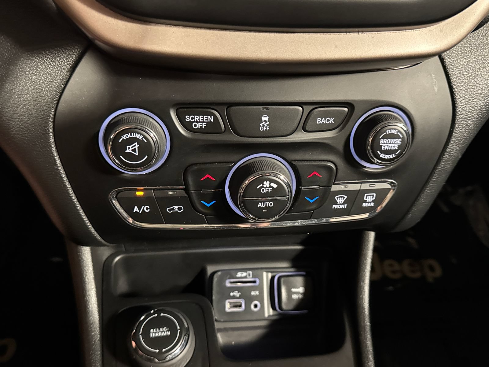 Used 2017 Jeep Cherokee Limited AWD/4WD image 26