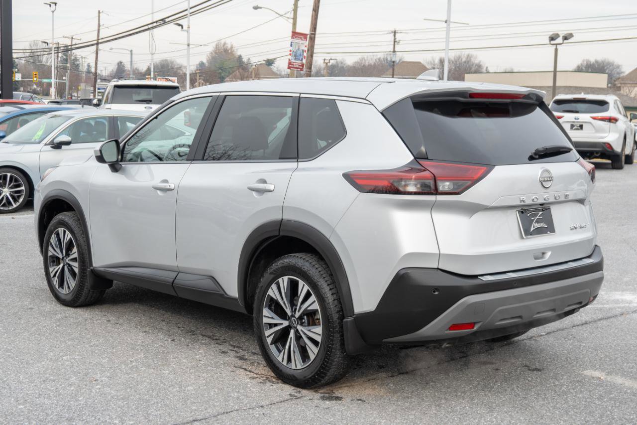 Used 2023 Nissan Rogue SV image 9