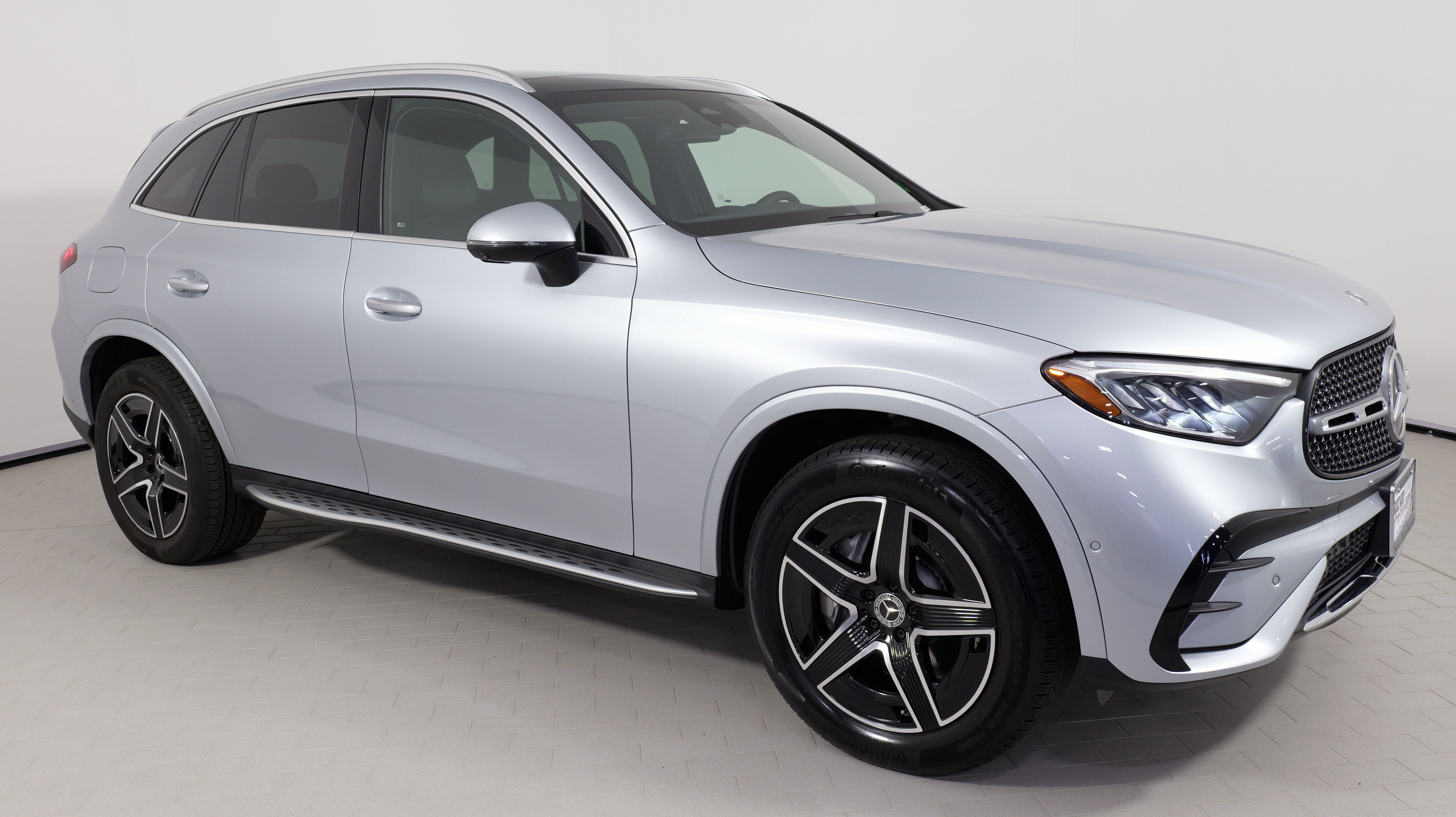Used 2025 Mercedes-Benz GLC 350e 4MATIC image 9