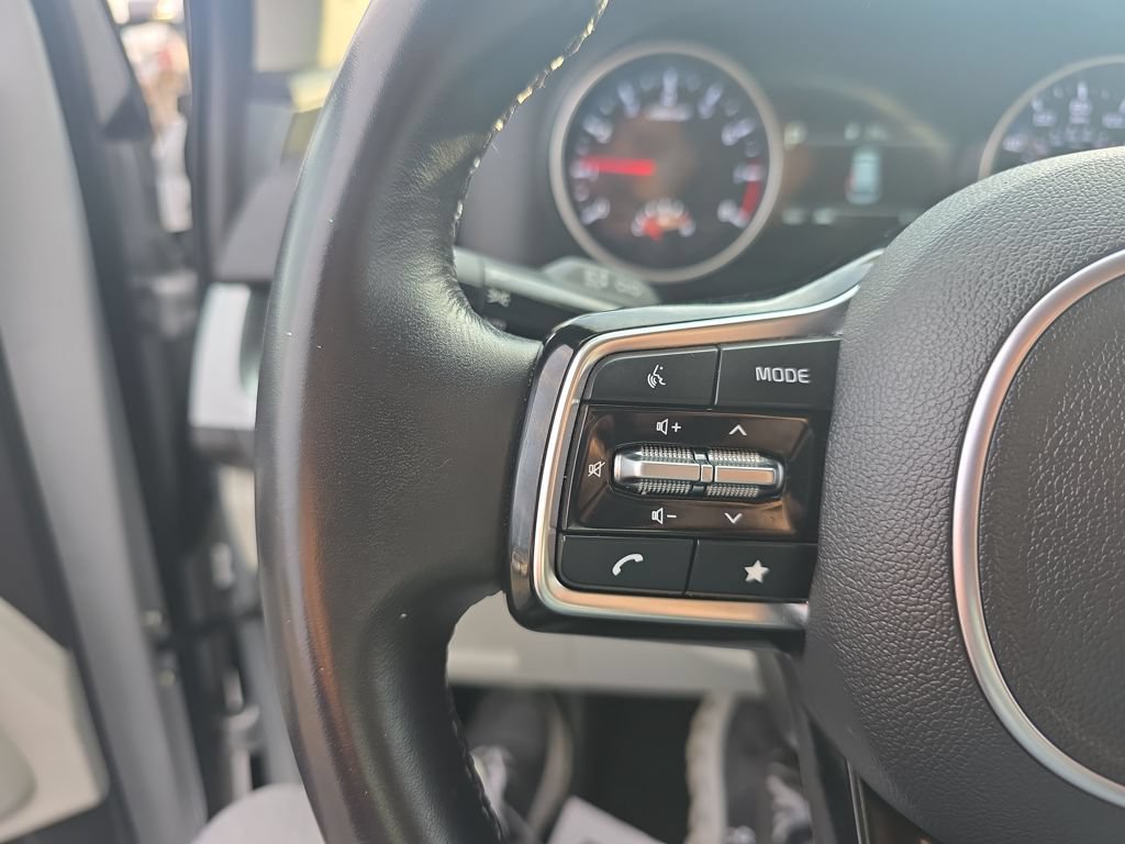 Used 2023 Kia Carnival LX FWD image 23