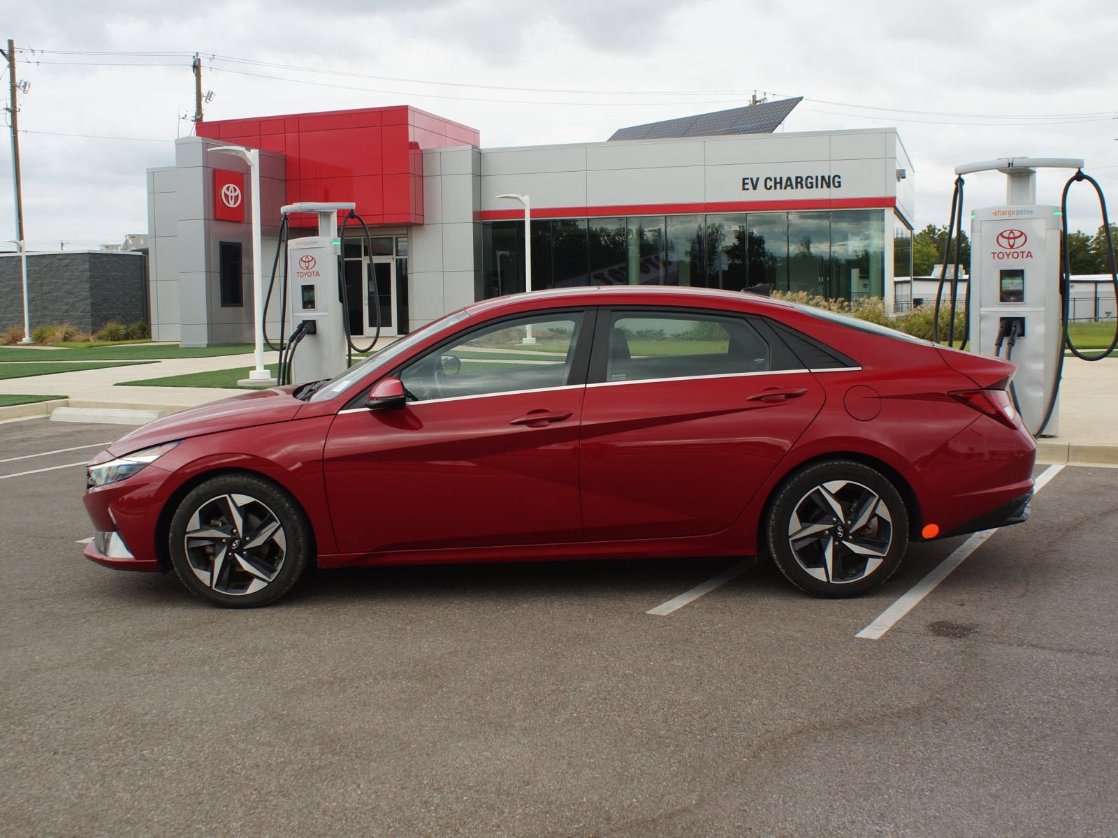 Used 2021 Hyundai Elantra SEL w/ Convenience + Premium Package FWD image 13