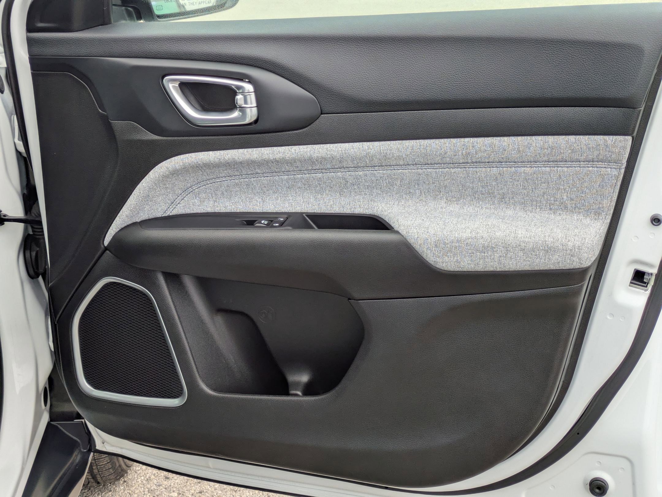 Used 2025 Jeep Compass Sport image 28