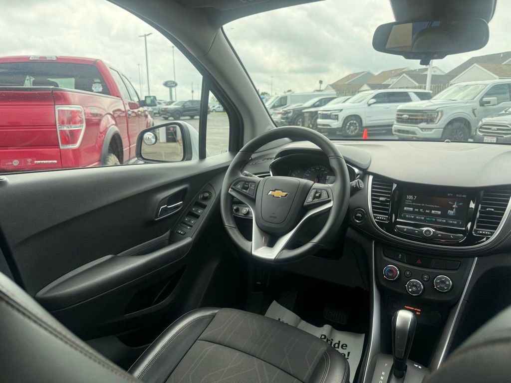 Used 2017 Chevrolet Trax LT w/ LT Convenience Package AWD/4WD image 42