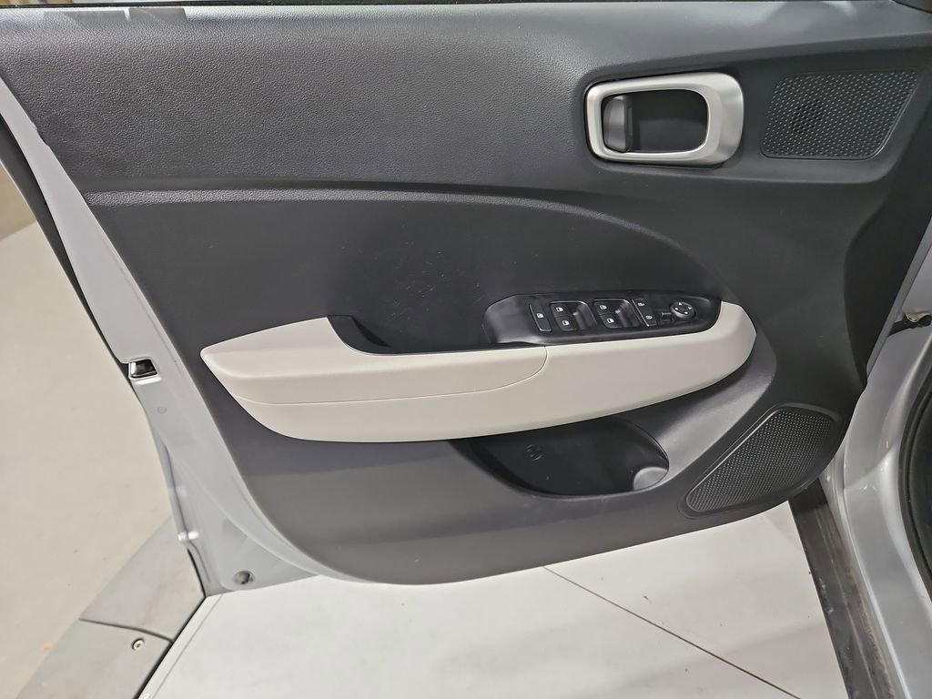 Used 2022 Hyundai Venue SEL image 11