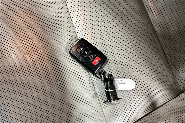 Used 2017 Toyota Highlander Limited w/ Protection Package #3 image 34