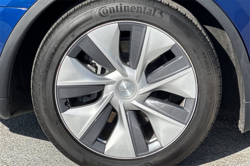 Used 2024 Tesla Model Y 2WD image 25
