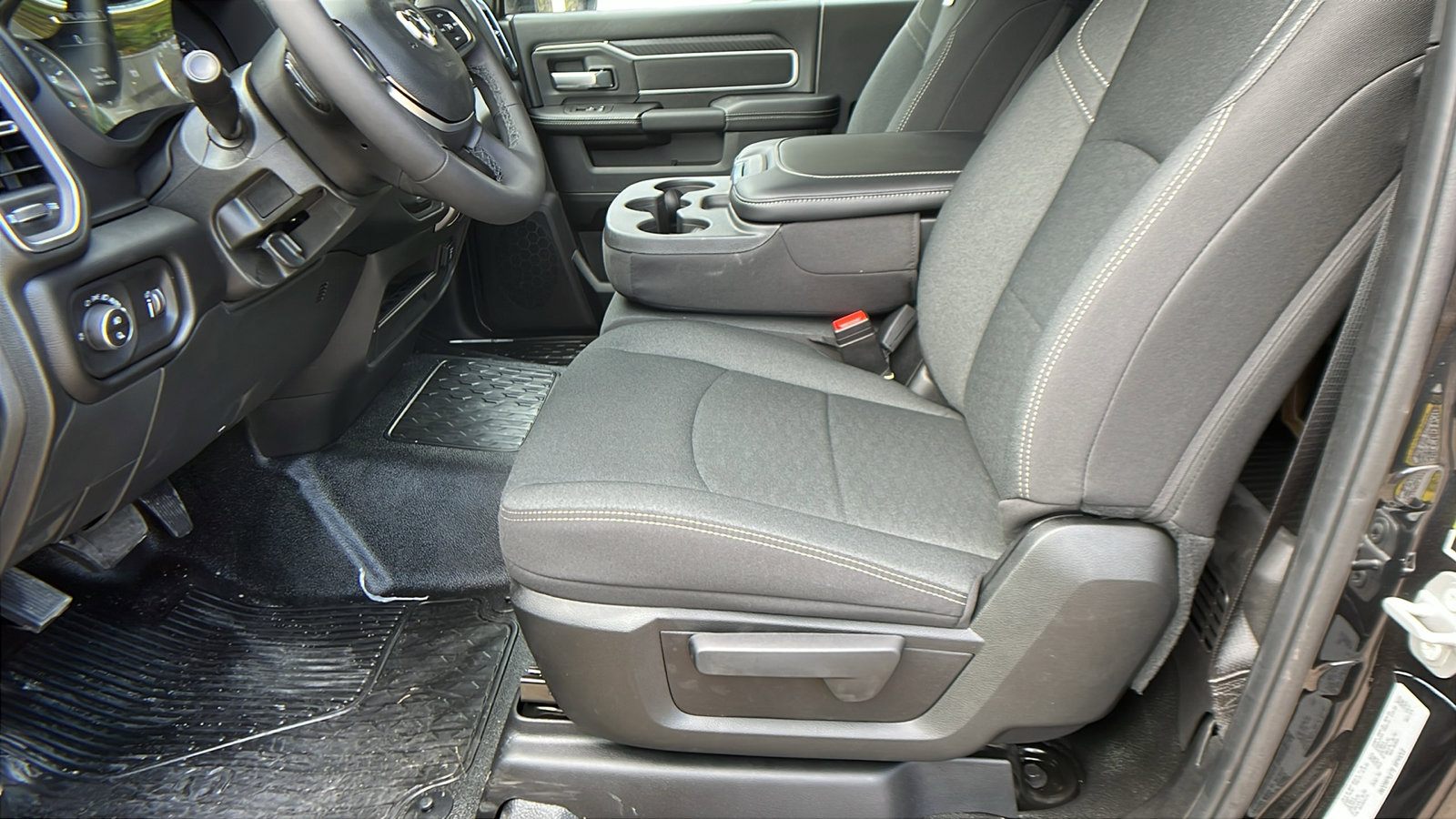 New 2025 RAM 5500 4x4 Regular Cab image 16