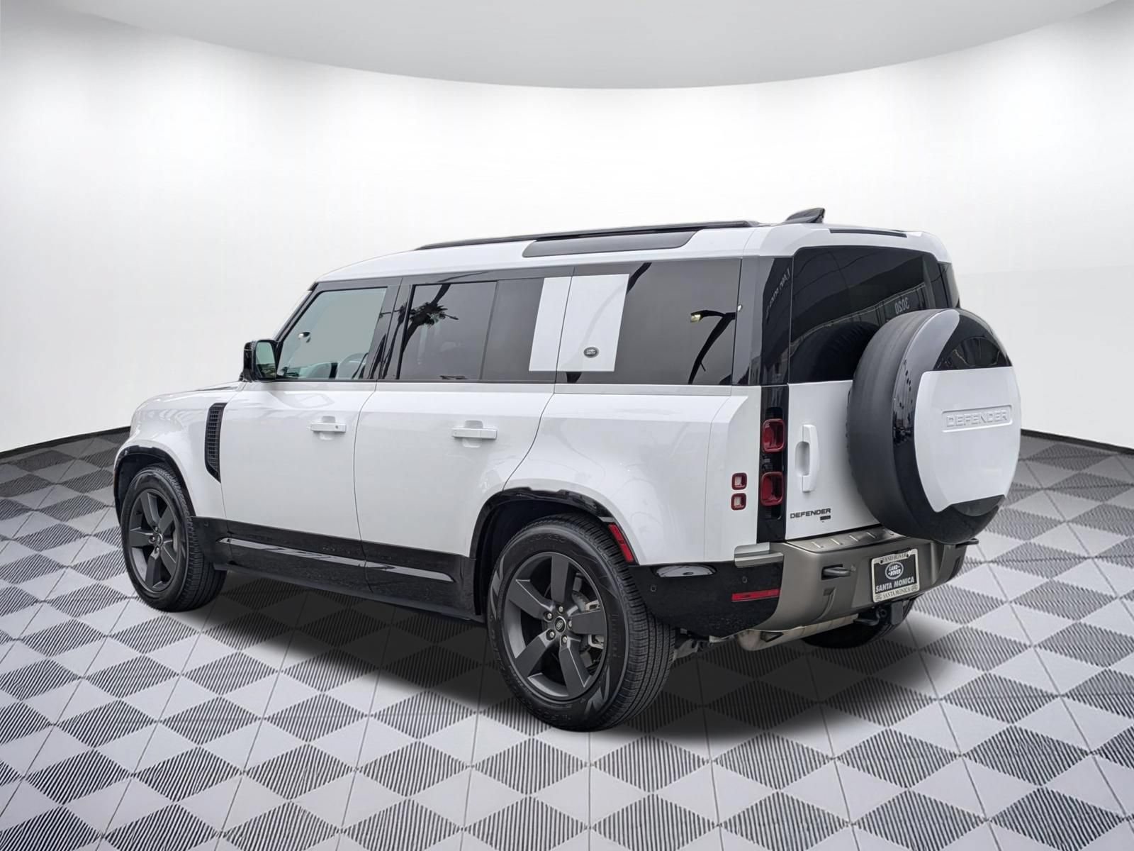 Used 2022 Land Rover Defender 110 X-Dynamic HSE AWD/4WD image 3