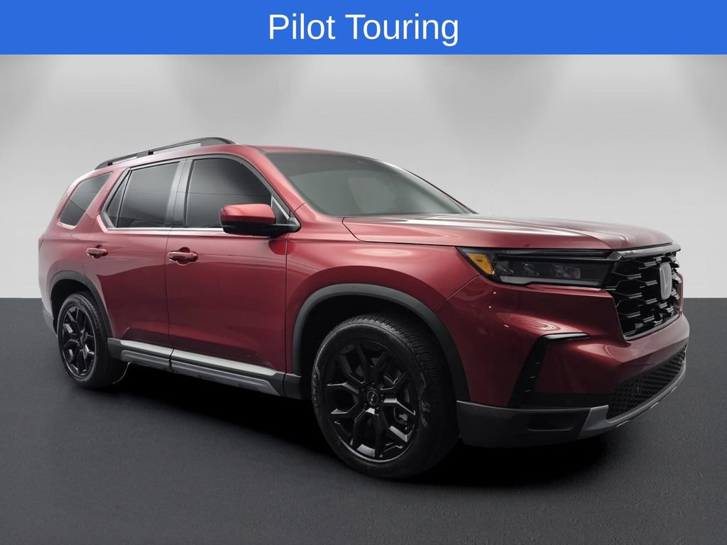 Used 2025 Honda Pilot Touring image 1