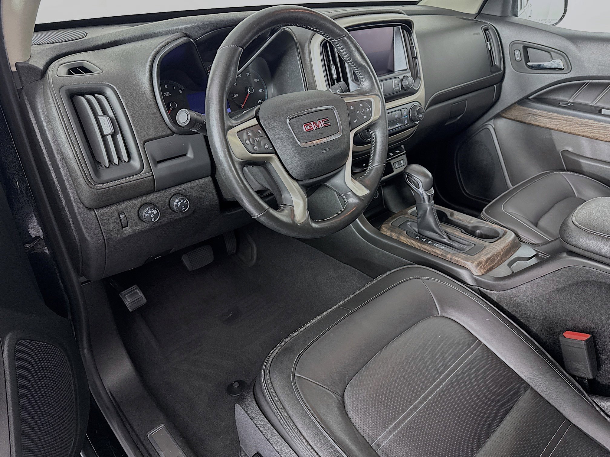 Used 2022 GMC Canyon Denali w/ Denali Black Edition Package image 9