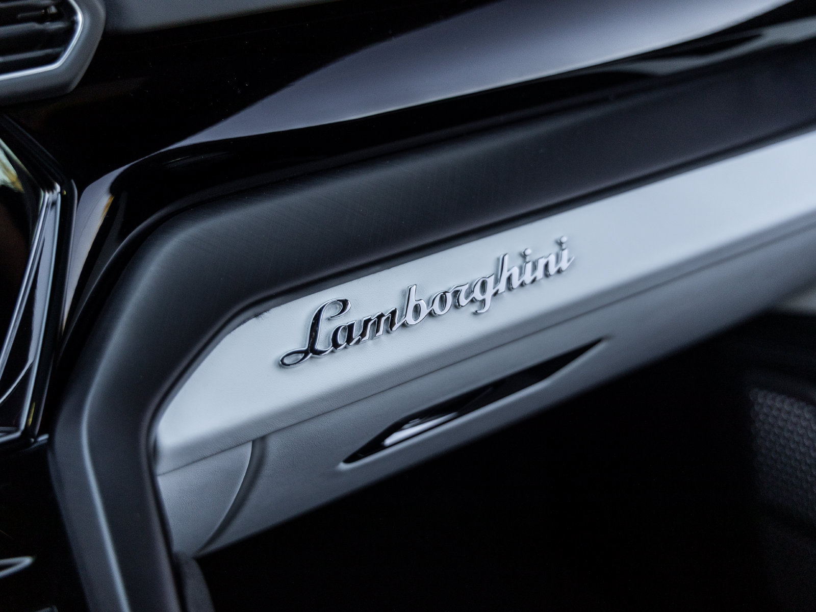 Used 2024 Lamborghini Urus S AWD/4WD image 30