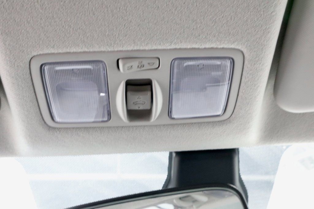 Certified 2025 Hyundai Venue SEL image 28