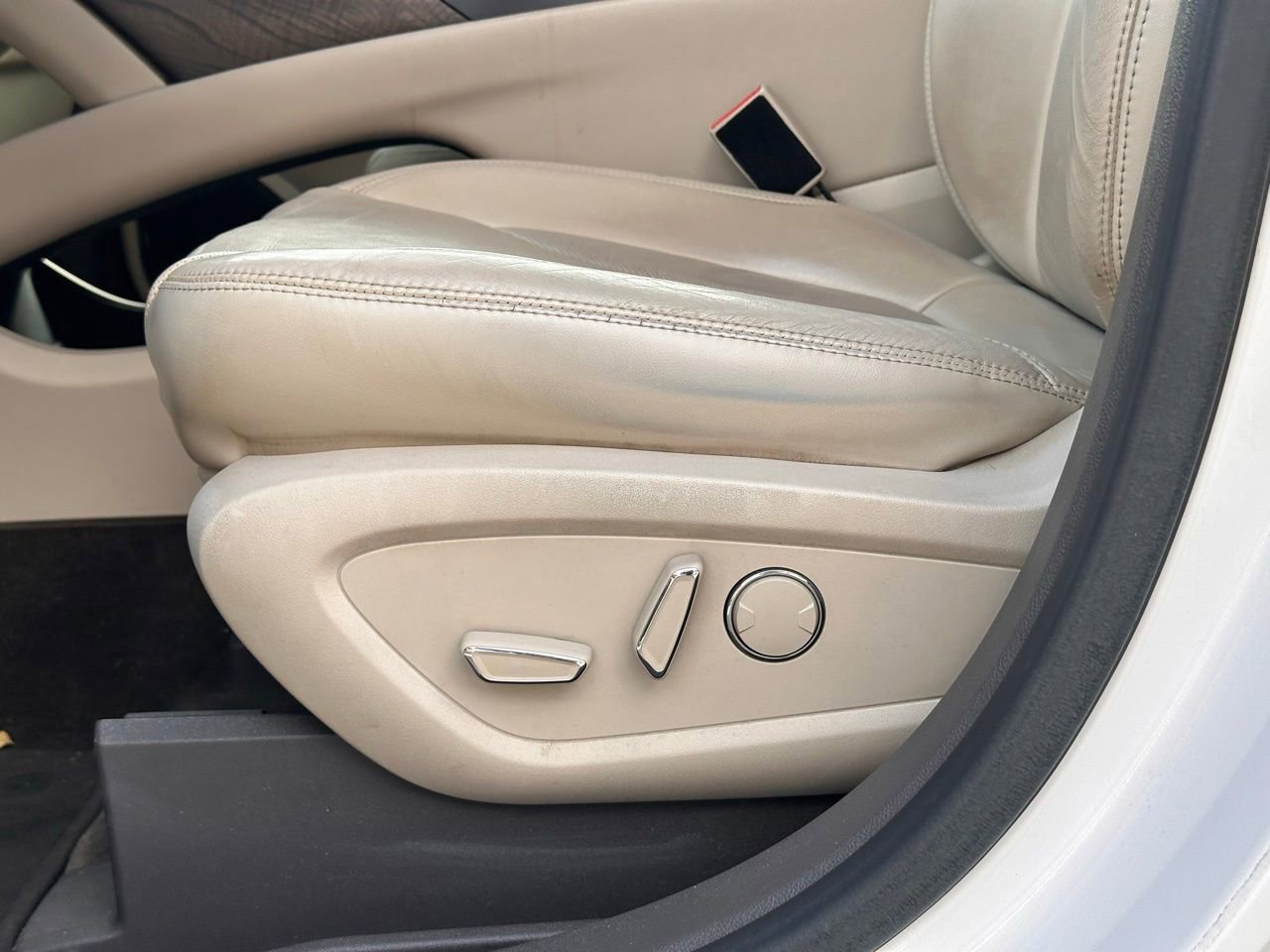 Used 2016 Lincoln MKX Reserve w/ Climate Package image 25