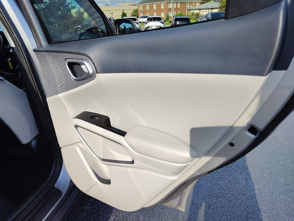 Certified 2023 Kia Soul LX w/ LX Technology Package FWD image 21