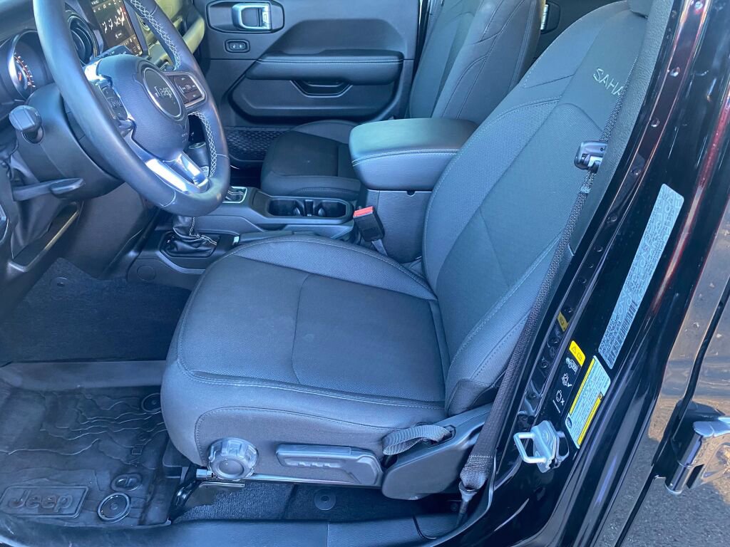 Used 2022 Jeep Wrangler Unlimited Sahara w/ Cold Weather Group image 9