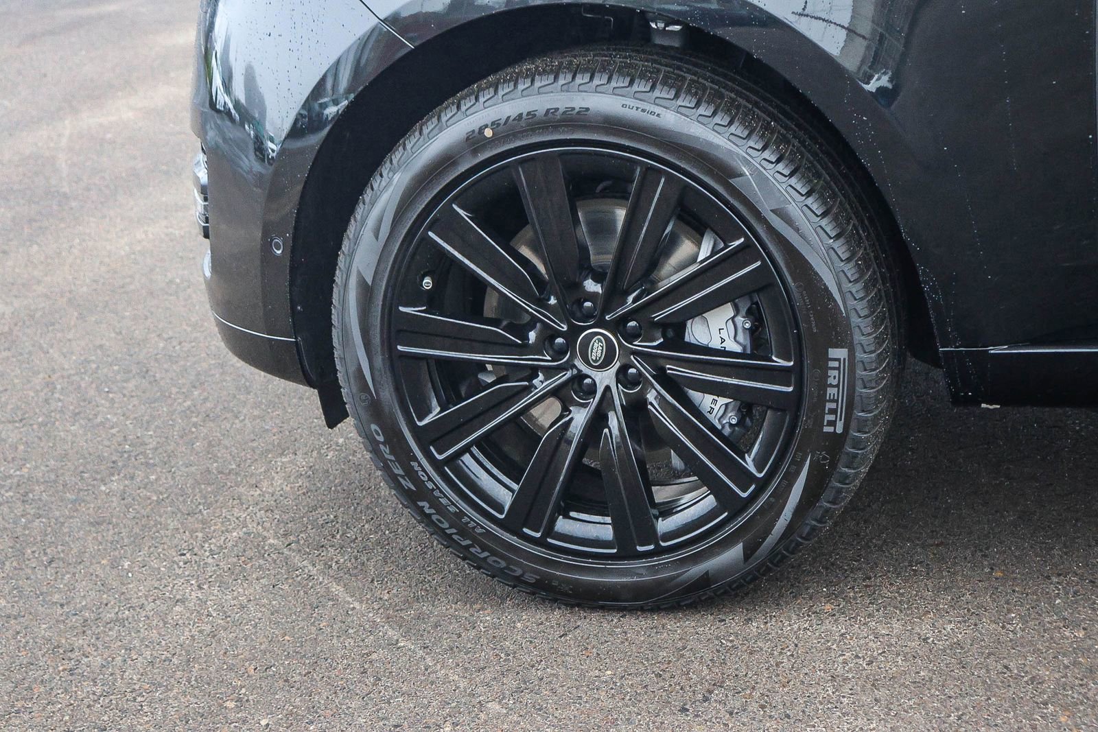 New 2025 Land Rover Range Rover SE image 9