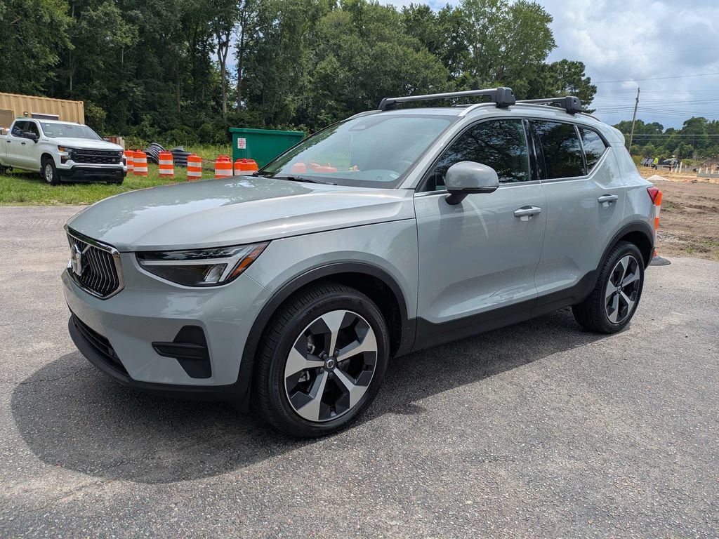 Used 2025 Volvo XC40 B5 Core w/ Protection Package Premier AWD/4WD image 8