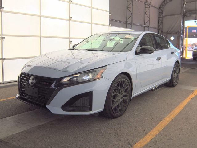 Used 2024 Nissan Altima 2.0 SR FWD image 2