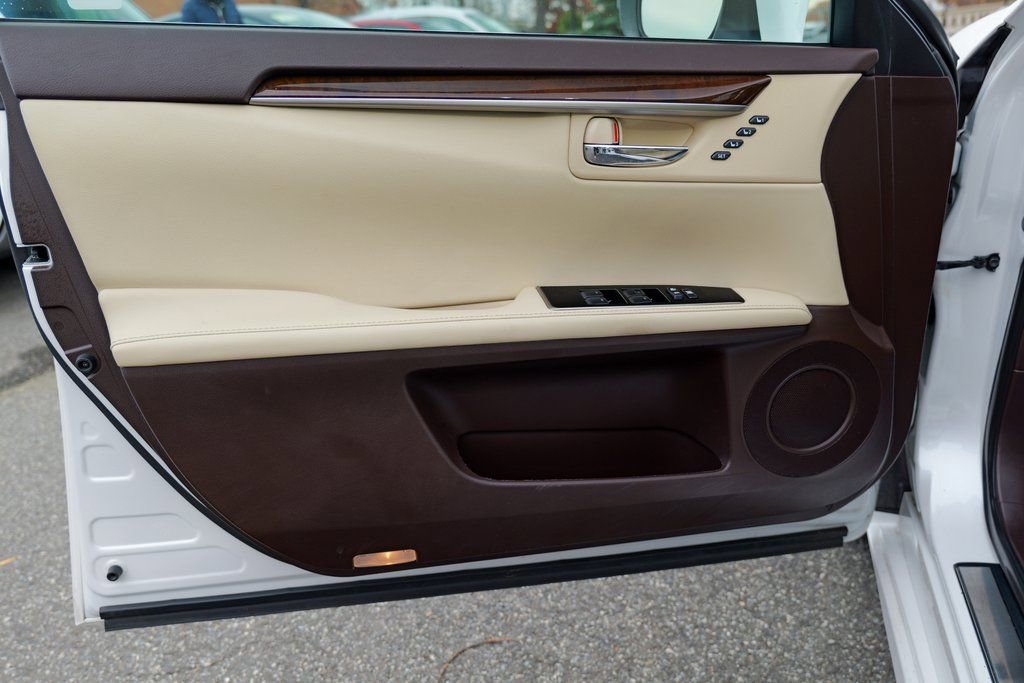 Used 2018 Lexus ES 350 w/ Premier Package image 17