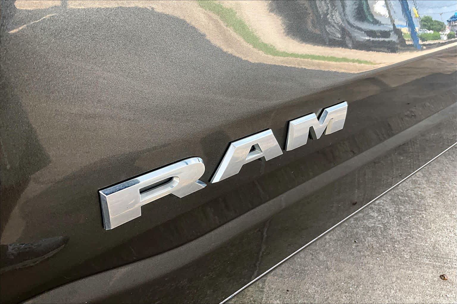 Used 2021 RAM 1500 Laramie w/ Off Road Group AWD/4WD image 10