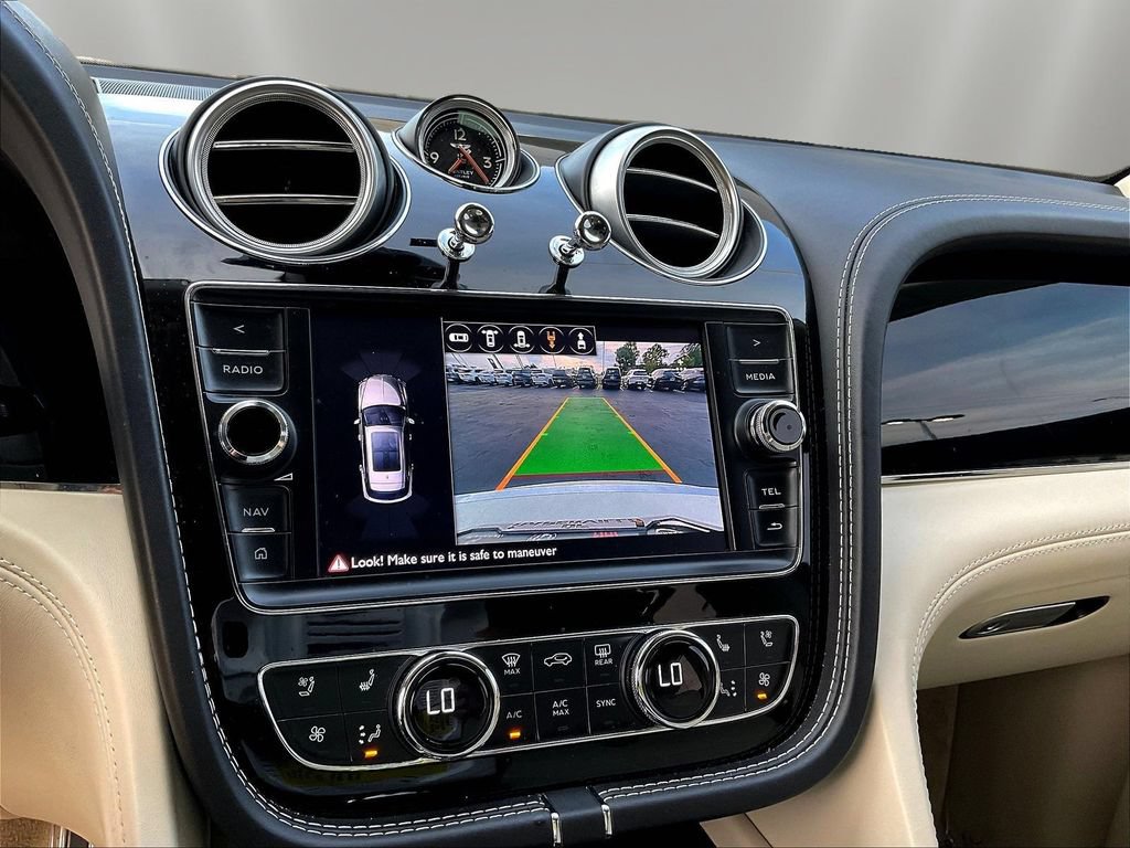 Used 2017 Bentley Bentayga AWD/4WD image 14