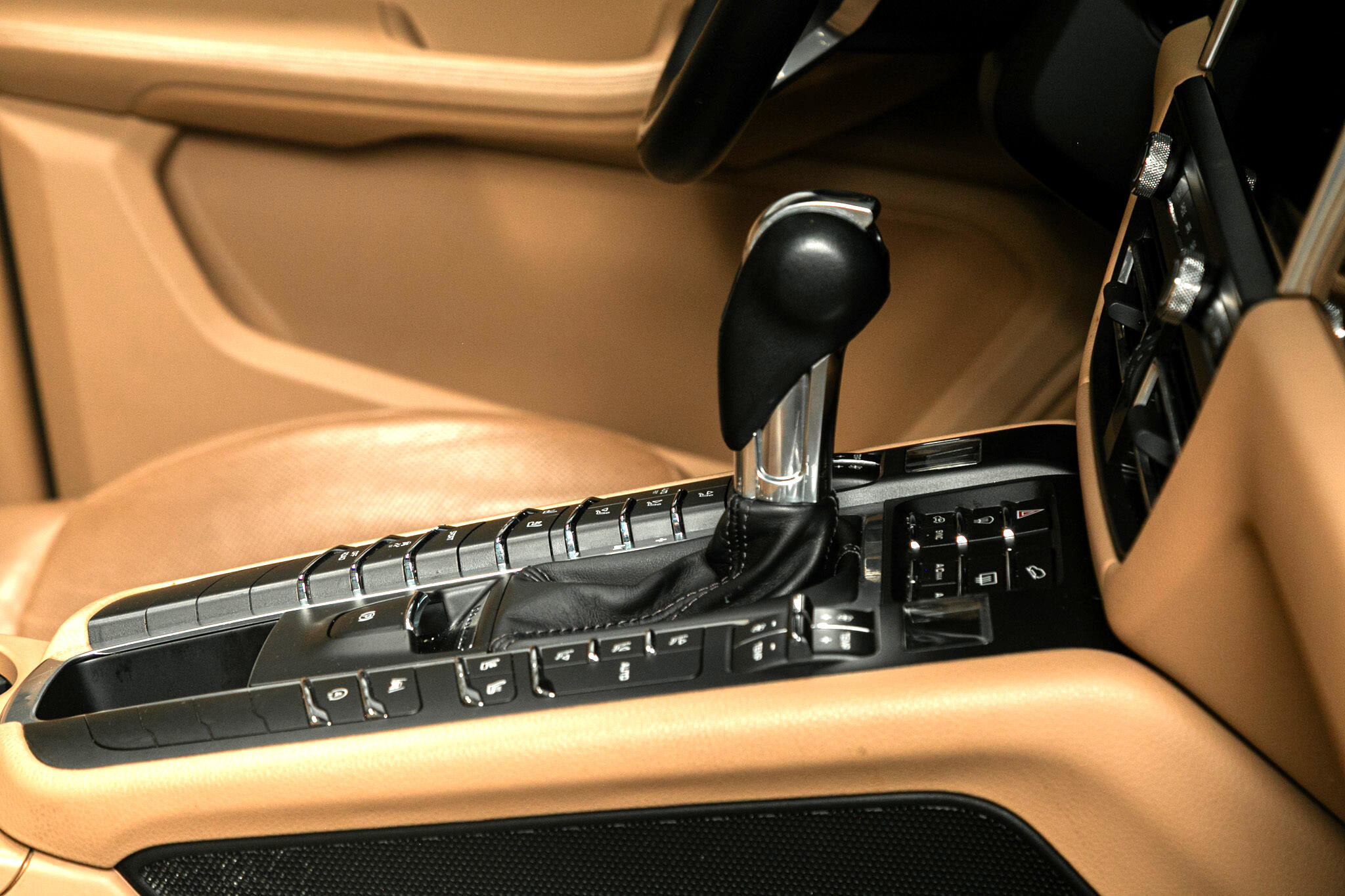 Used 2019 Porsche Macan w/ Premium Package Plus image 22