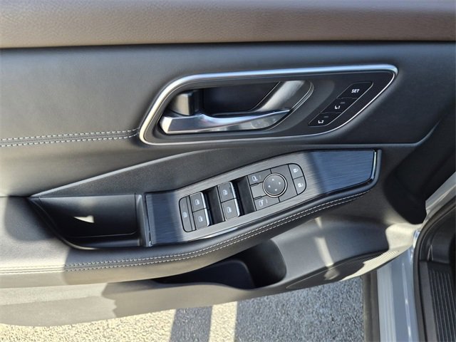 Used 2023 Nissan Rogue Platinum w/ Platinum Premium Package image 23