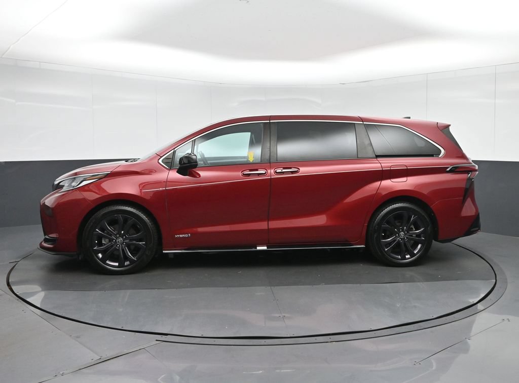 Used 2021 Toyota Sienna XSE FWD image 4