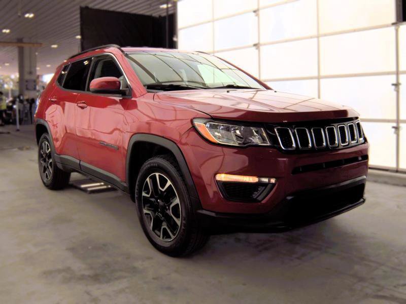 Used 2018 Jeep Compass Latitude w/ Cold Weather Group AWD/4WD image 2