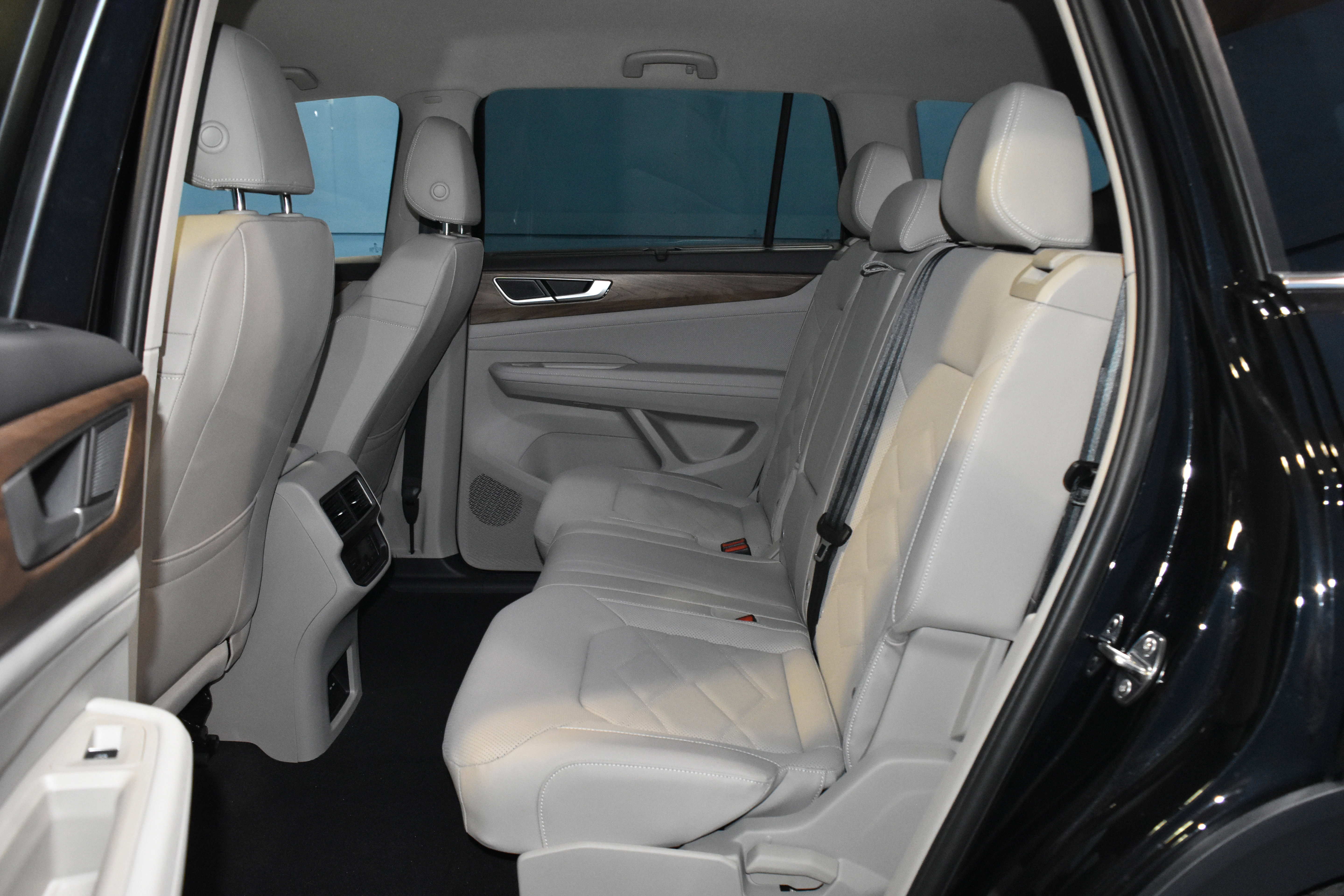 New 2026 Volkswagen Atlas SE image 15