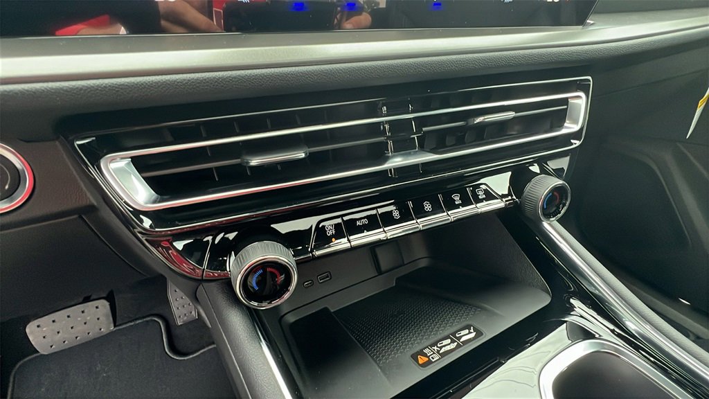 New 2026 Chevrolet Traverse LT w/ Sun and Wheel Package image 27