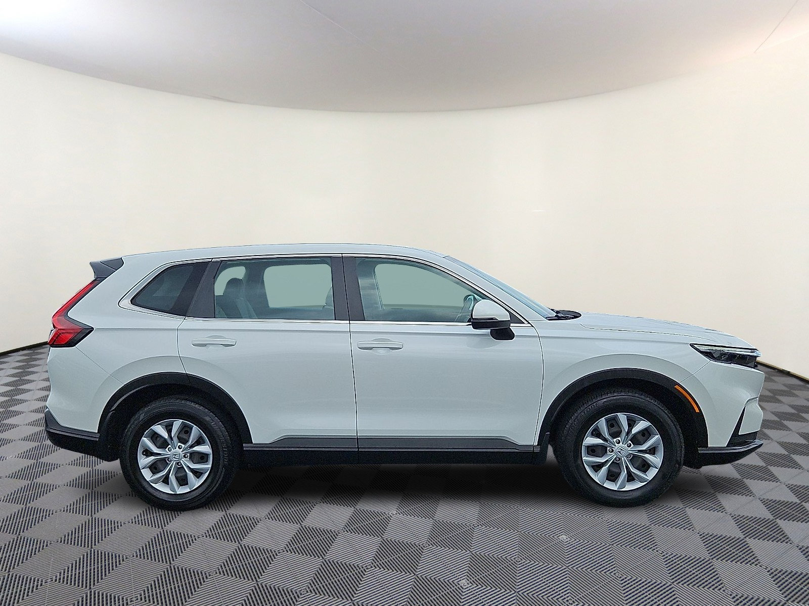Used 2023 Honda CR-V LX image 7