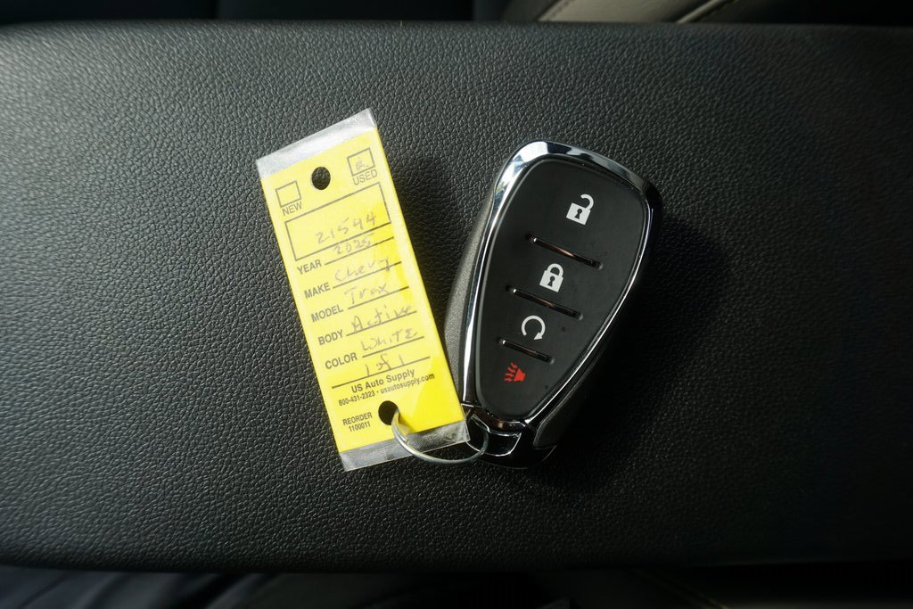 Used 2025 Chevrolet Trax ACTIV w/ Sunroof Package image 34