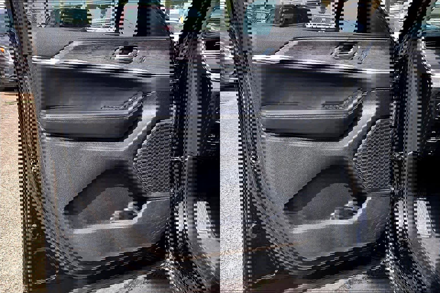 Used 2023 Jeep Grand Cherokee Limited image 22