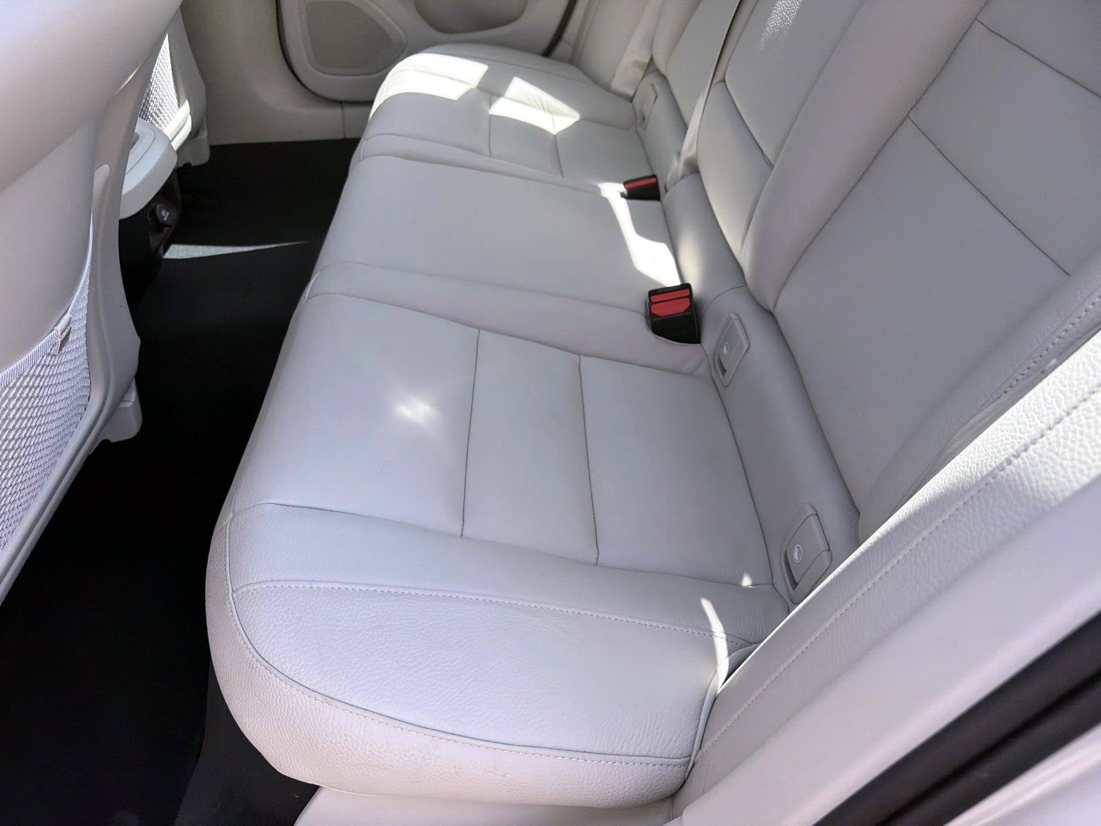 Used 2020 Volvo S60 T5 Momentum image 13