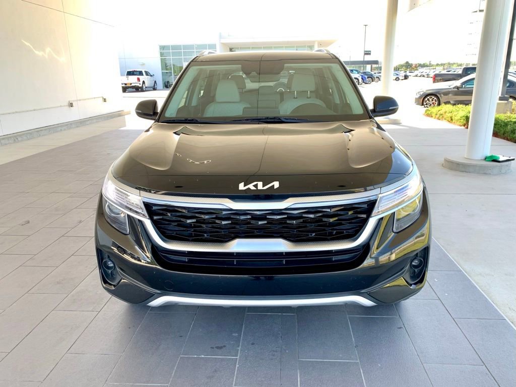 Used 2023 Kia Seltos EX image 2