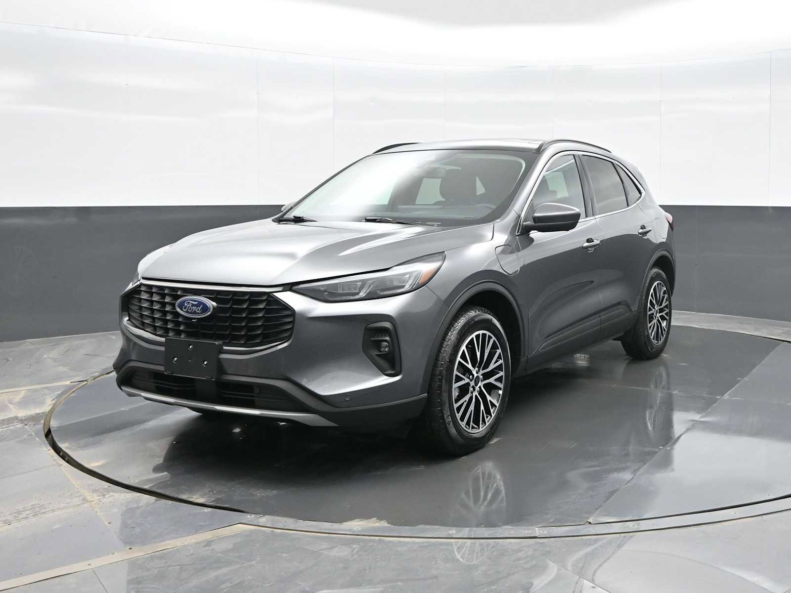 Used 2025 Ford Escape SE w/ PHEV Premium Package