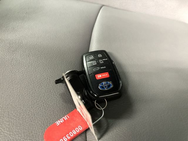 Used 2023 Toyota Sienna XLE AWD/4WD image 30